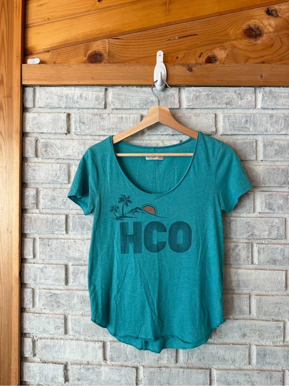Hollister Teal Scoop Neck HCO Graphic Tee - Women